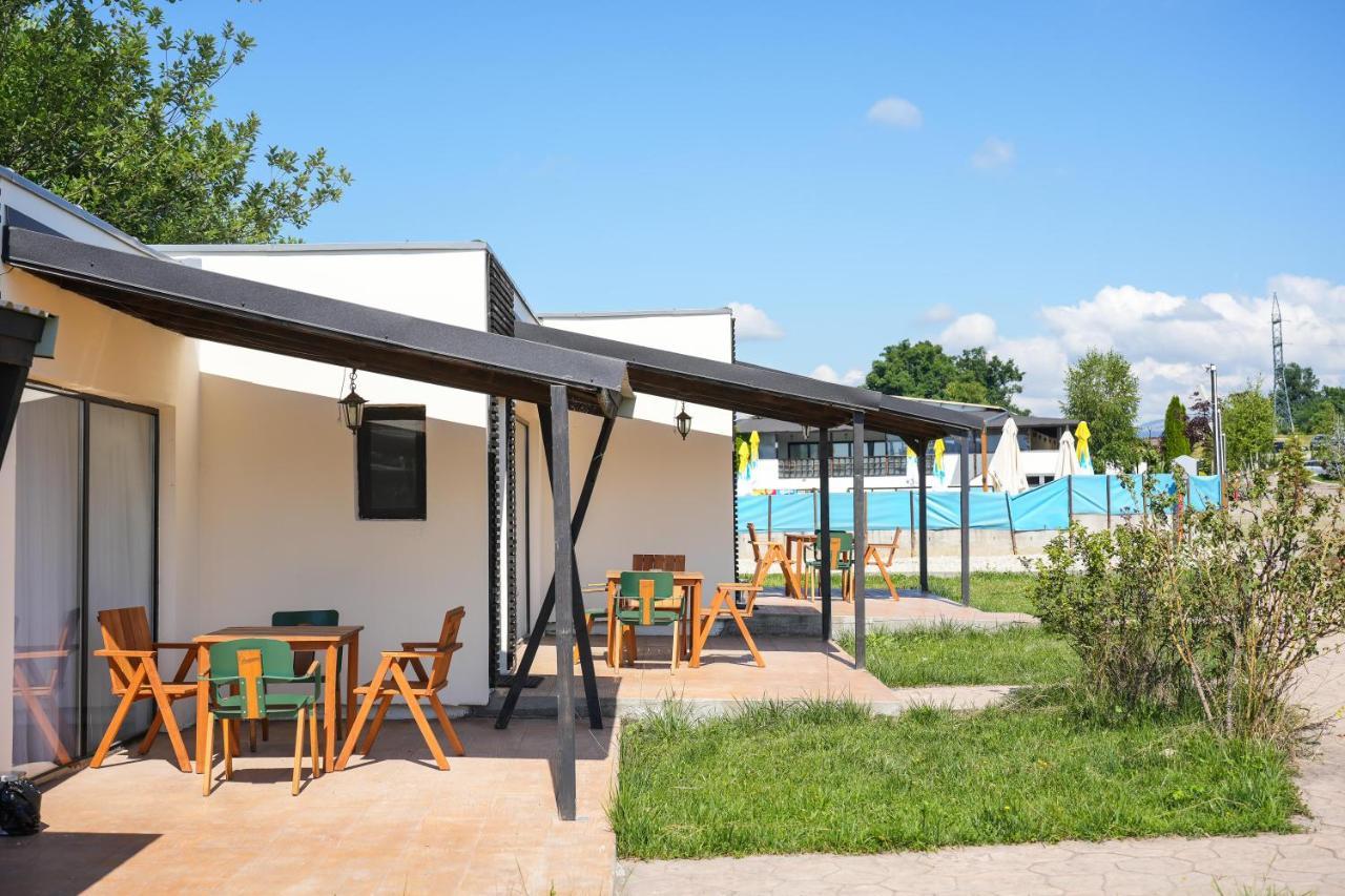 Bungalowuri "Doi Cocosi " Villa Horezu Exterior photo